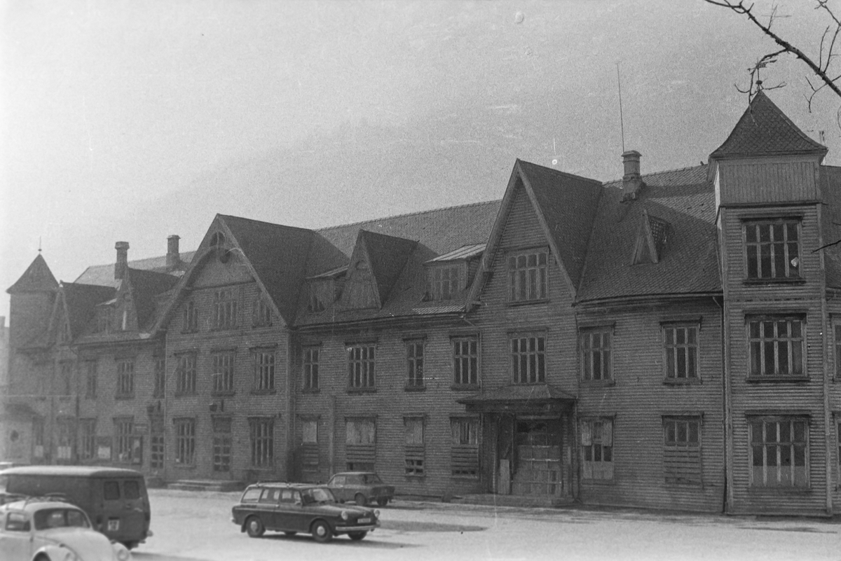 Det gamle rådhuset i Odda /Hotel Hardanger sett mot nord-vest.