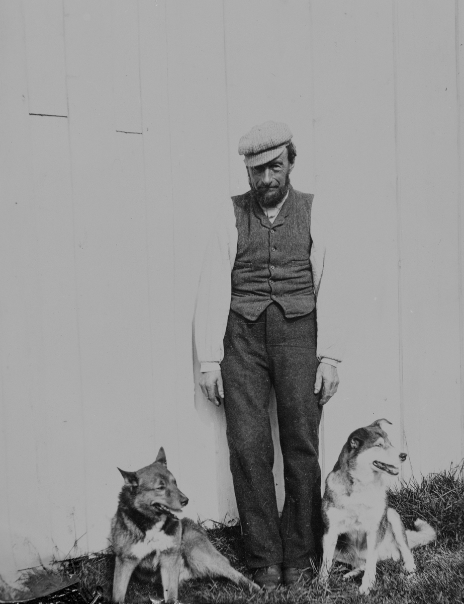Portrett av Nils Tungen med to hunder. Tungen var jaktlos for General James Edward Blackwell.