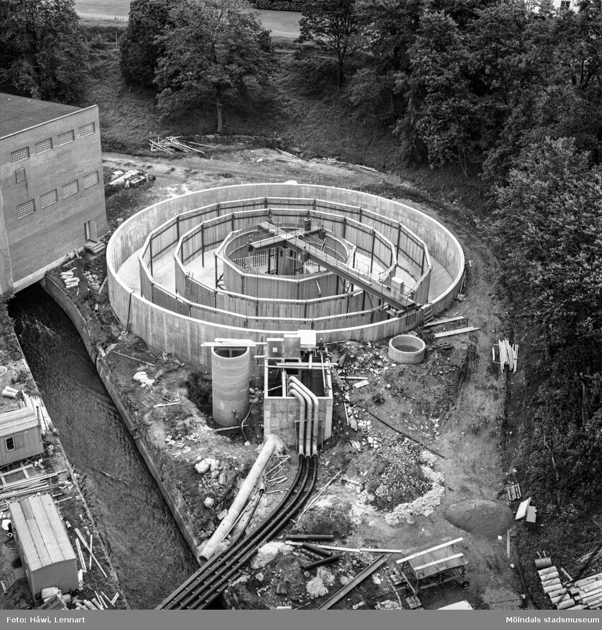 Byggnation av nytt vattenreningsverk på pappersbruket Papyrus i Mölndal, 21/7 1970.