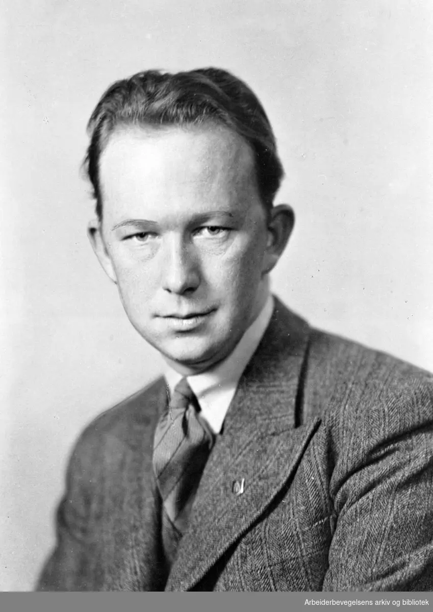 Nils Johan Rud (1908-1994), norsk forfatter, redaktør av.Arbeidermagasinet (senere Magasinet) 1932-1970. Foto fra 1930-åra.