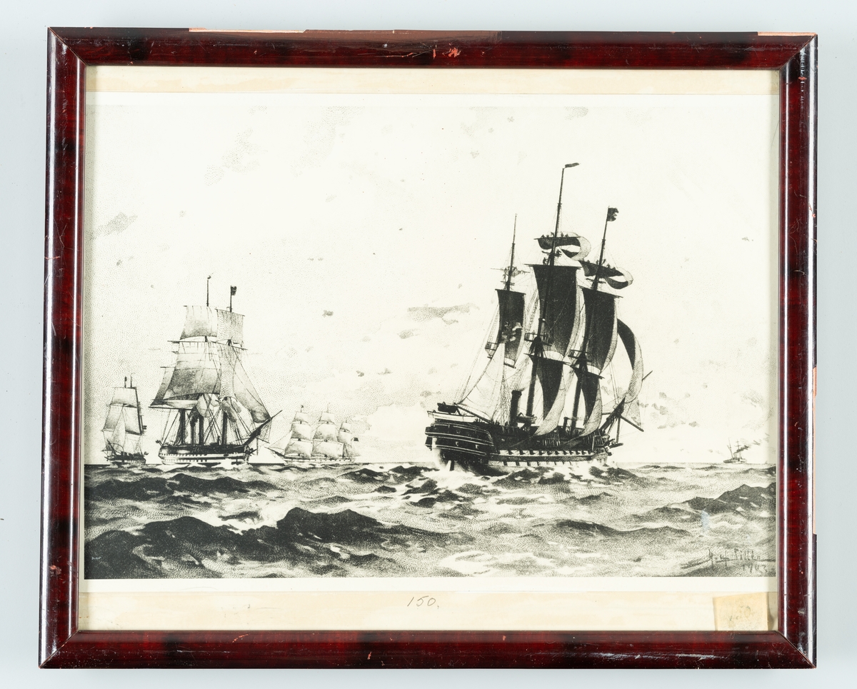 Fotografisk reproduktion av en etsning efter en oljemålnng som visar fyra segelfartyg som segla i full fart åt olika håll på öppet hav. Åt höger på horisonten syns ett ångfartyg. Huvudmotiv är ånglinjeskepp Stockholm.