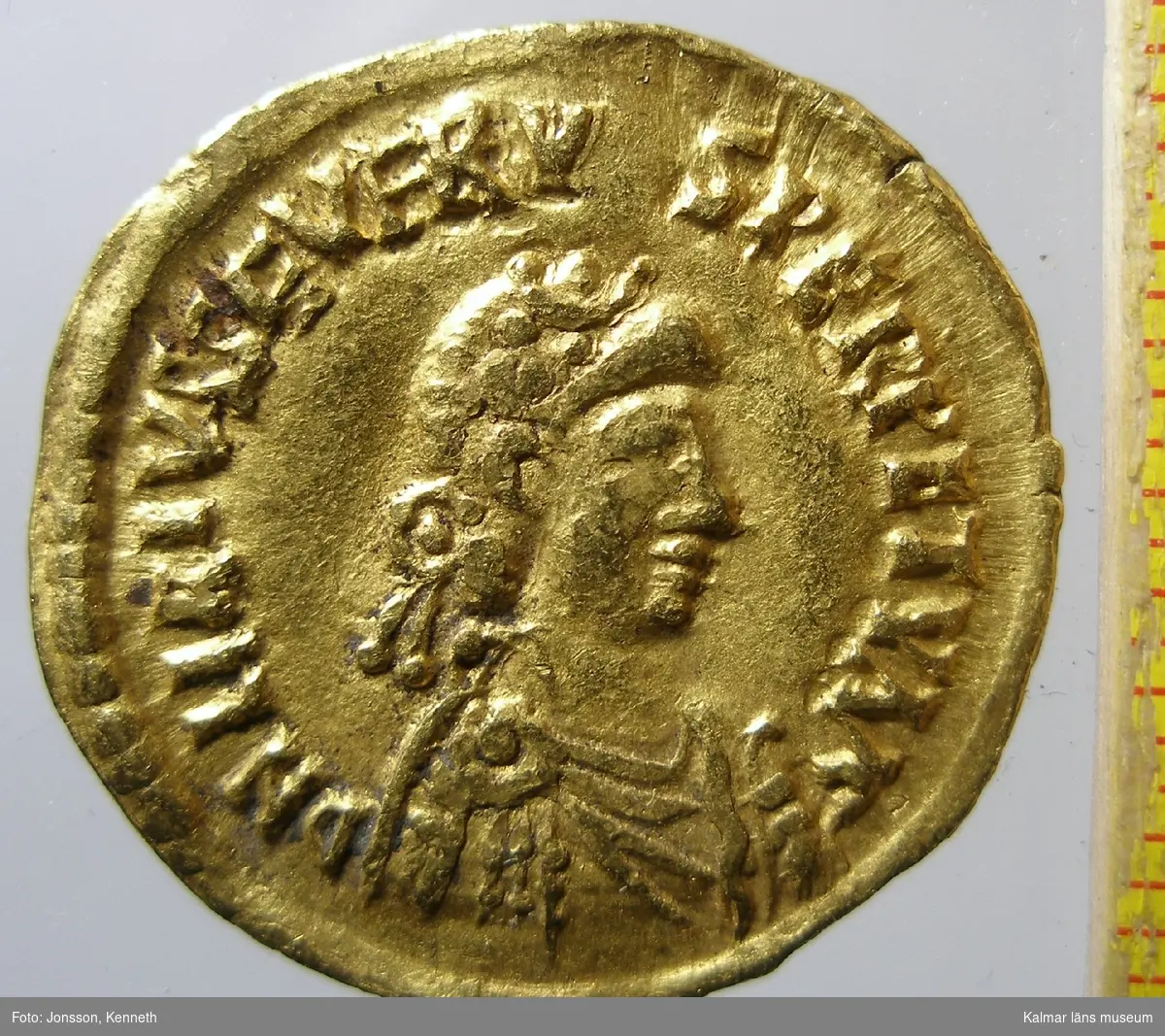 KLM 14347 Mynt, solidus, guld. Präglad för Libius Severus? (461-465). Bestämning: F 120, RICX2723.