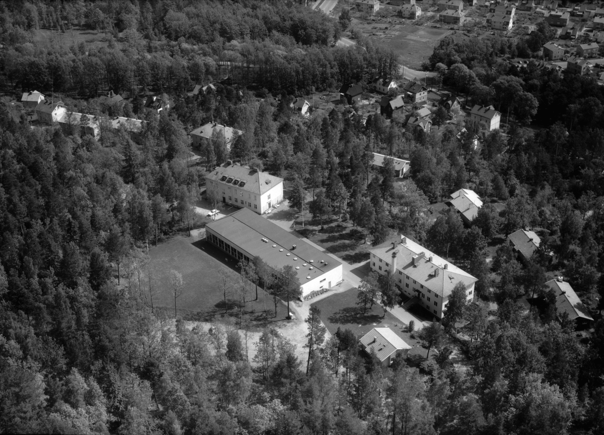Flygfoto över Södra Vätterbygdens folkhögskola i Jönköping 1246 / 1966