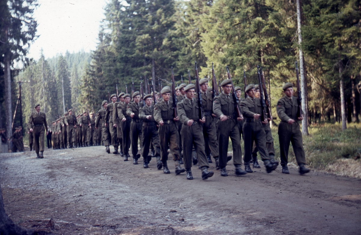 Soldater i Falstadskogen, trolig på 1960-70-tallet.