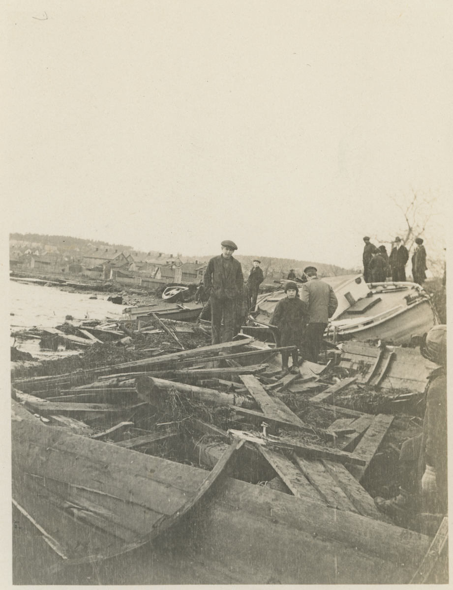 Værlen. Tre bilder fra storstormen 4. desember 1914.