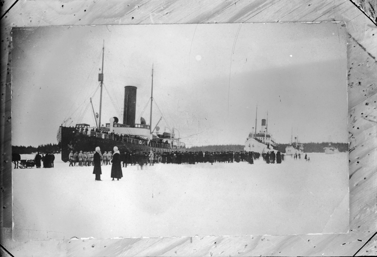 Reprofotografi - isbrytare och andra fartyg i Hargshamn, Uppland 1918