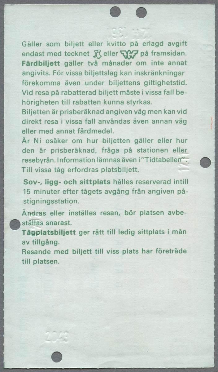 En tur- och returbiljett i 2:a klass, lågpris, för sträckan Stockholm C till Alvesta. Biljettens pris är 190 kronor. På baksidan finns reseinformation i grön text. Biljetten är klippt.