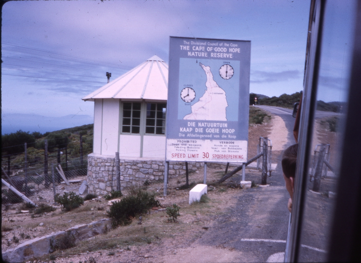 Inngang til naturreservat ved 'Kapp det gode håp', med vaktbu og kart over området. 'Sagafjord' Around The World via Africa Cruise 1966.