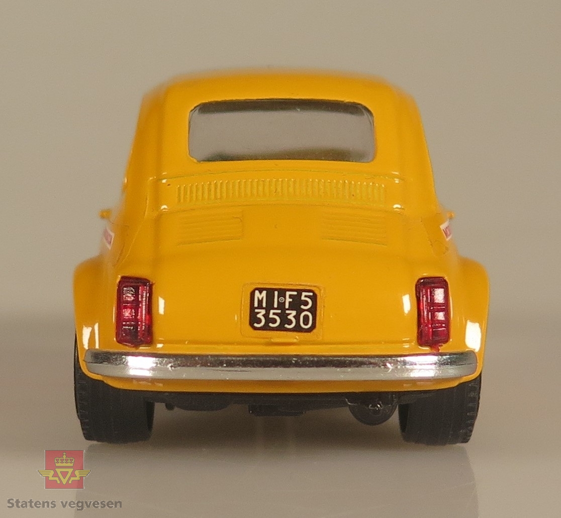 Primært gul modellbil laget av plast. Skala: 1:43