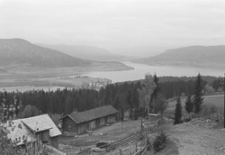 Prot:  Utsikten fra Fluberg. Randsfjorden