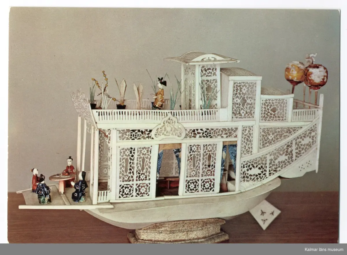Kinesisk båtmodell av elfenben. En bostadsbåt s.k. Champon. 1700-talet.