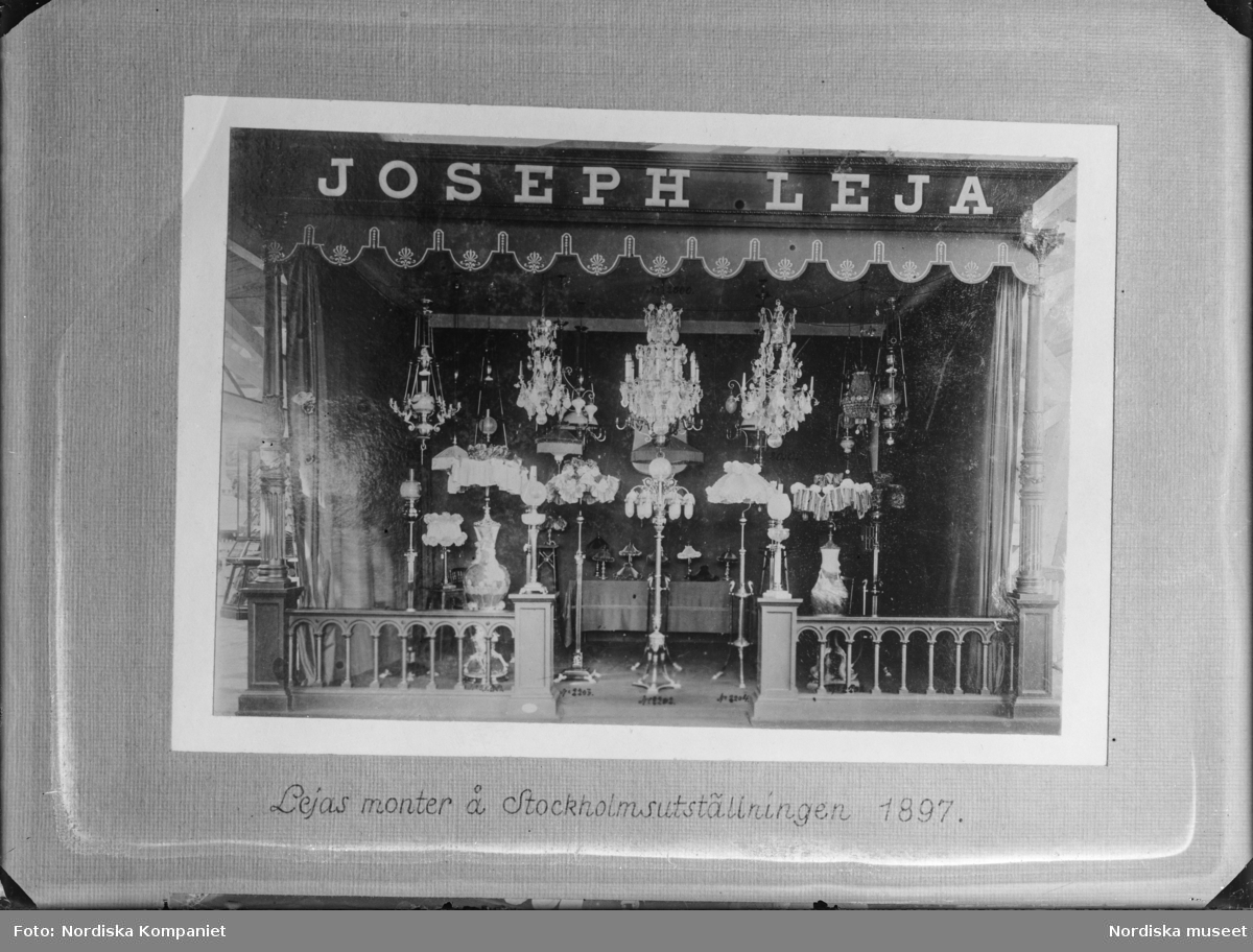 ”Lejas monter å Stockholmsutställningen 1897”, reprofoto.