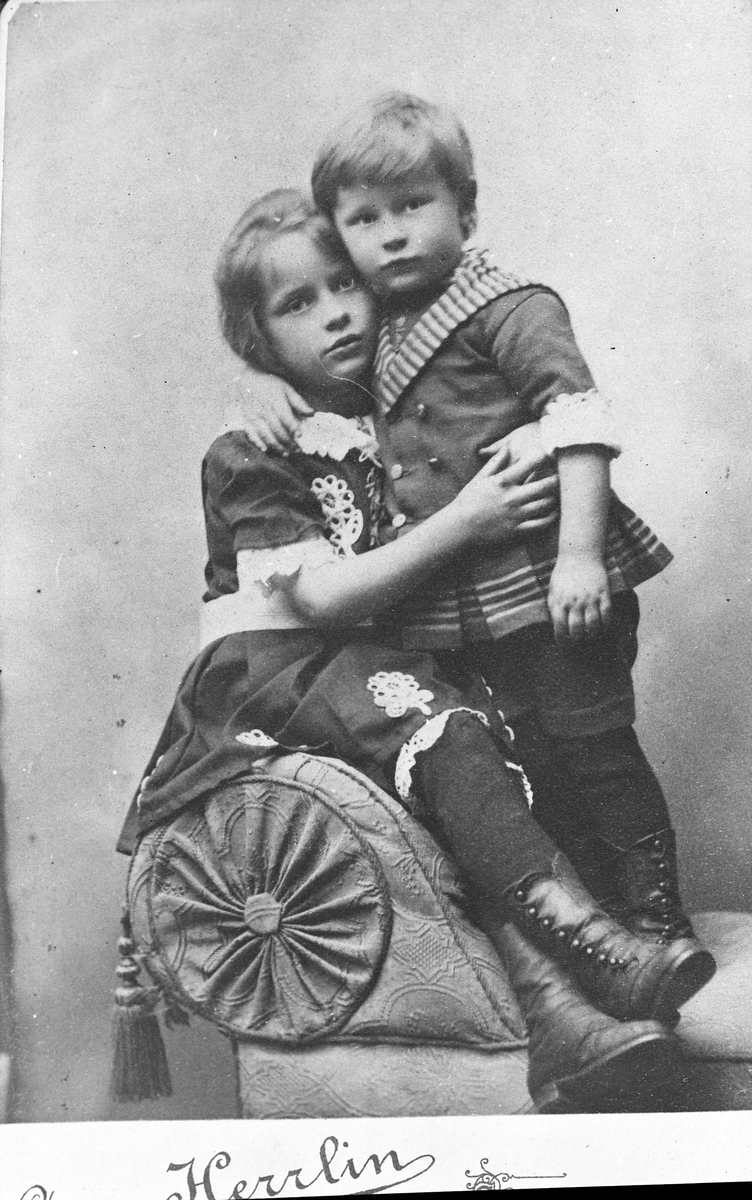 Portrett av to barn