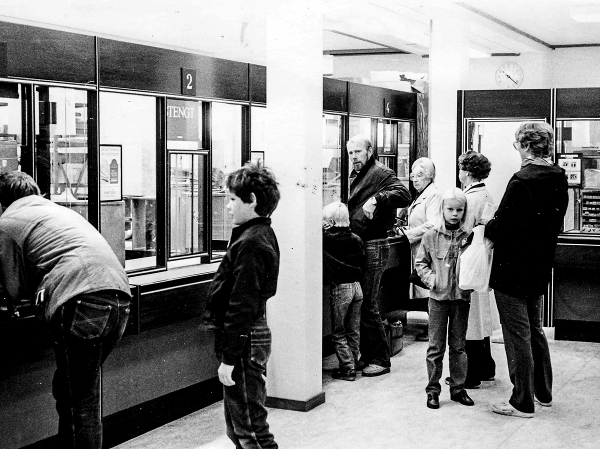 Modern og effektiv ble postkontoret i Kragerø når oppussingen var ferdig. Ca. 1983.