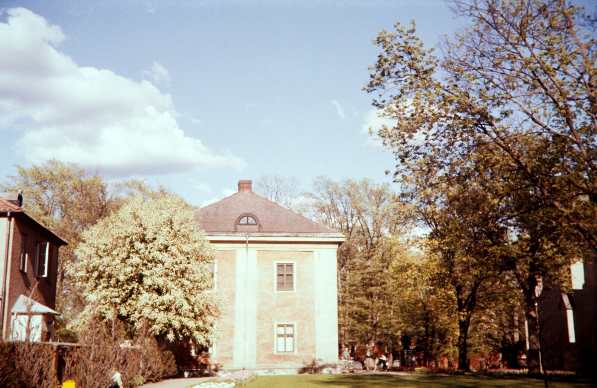 Karolinerhuset, 1956. Västra fasaden.