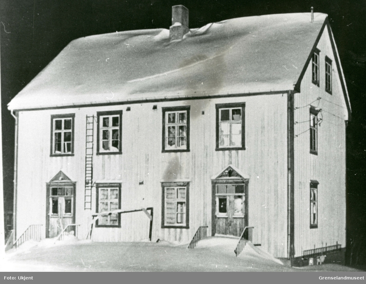 Bøkfjord gamle skole. I drift fra 1936. Bygget ble brukt som sykehus under krigen. 