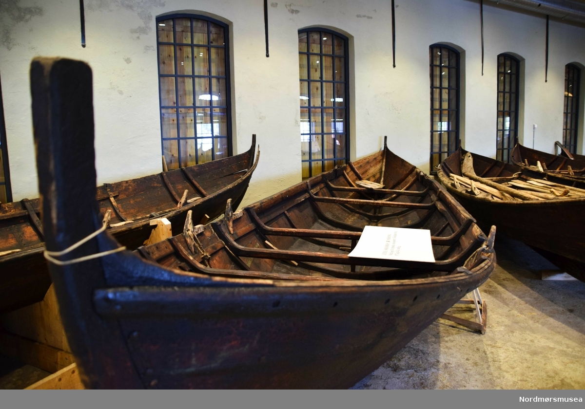 Bygd for linefiske, men rigget om til notbåt med notbord på sidene. Ombygging til notbåt skjedde trolig i de store sildeåra seint på 1800-tallet. Kun 3 keiper bevart. Spor etter seilrigg.