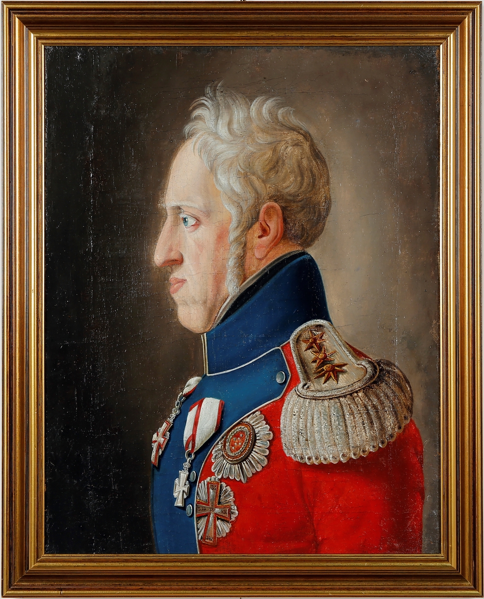 Portrett av Frederik VI. Brystbilde i profil, grått hår med skinnskjegg. Kledd i rød uniform med tre stjerner på skulderen. Mørk bakgrunn. 