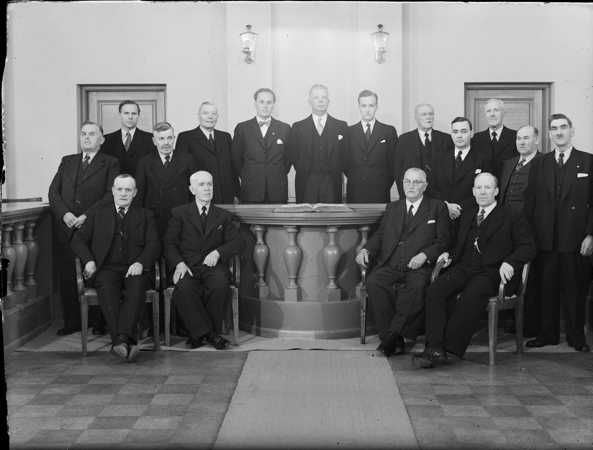 Nämndemän, åklagare och notarie, Östhammars tingshus, Uppland 1953