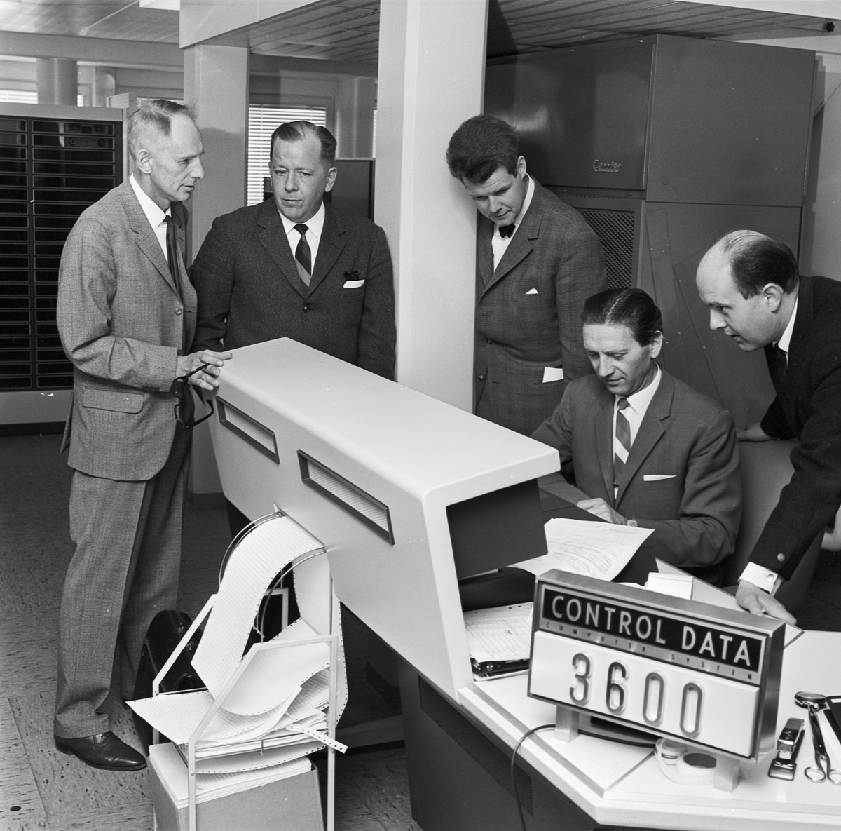 70 experter studerar Datacentralen UDAC, Uppsala, maj 1966