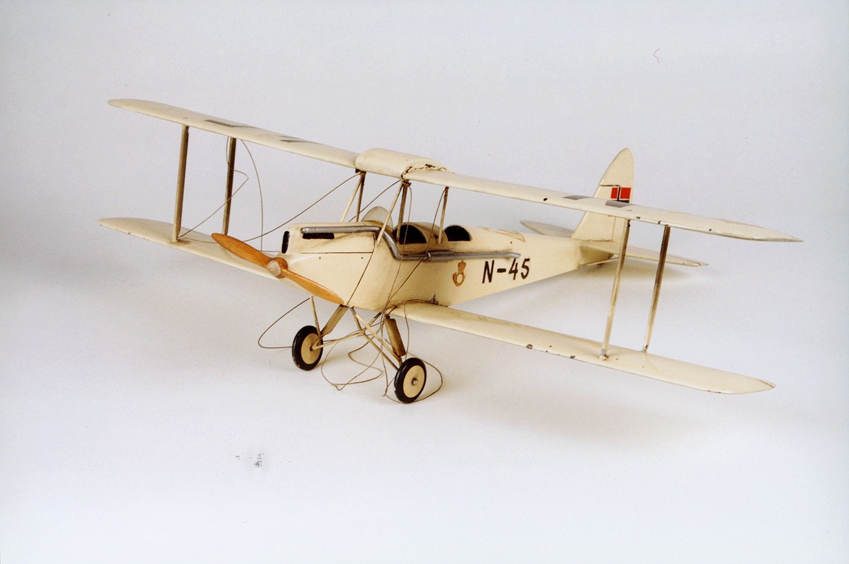 Postmuseet, gjenstander, fly, de Havilland DH 60M, landfly, N-45, modell.