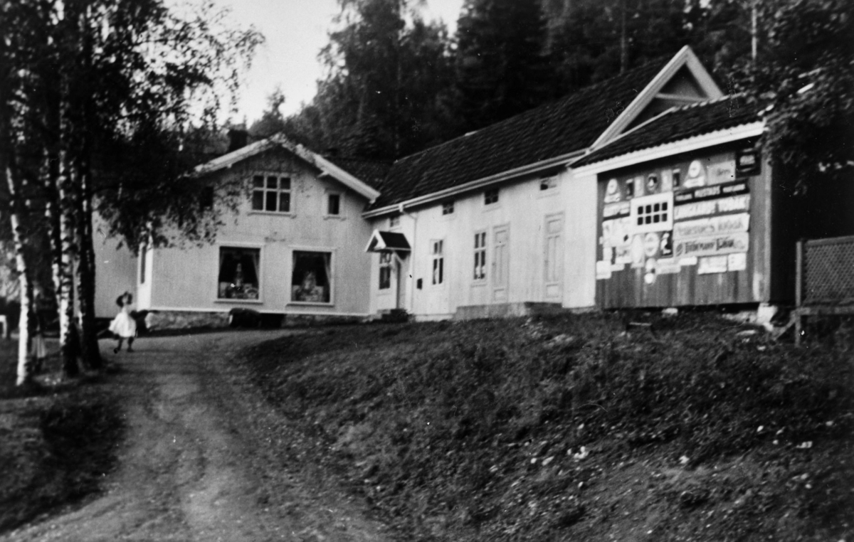 Skjønberg Landhandleri, veien foran.