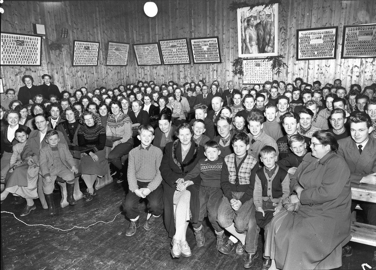 Forsamling på Bjerkely Ungdomsskole.