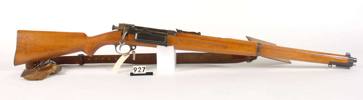 Et av de opprinnelige prøvegeværene men ble endret slik at det tjente som modell ved den formelle approbasjonen av Karabin M1912