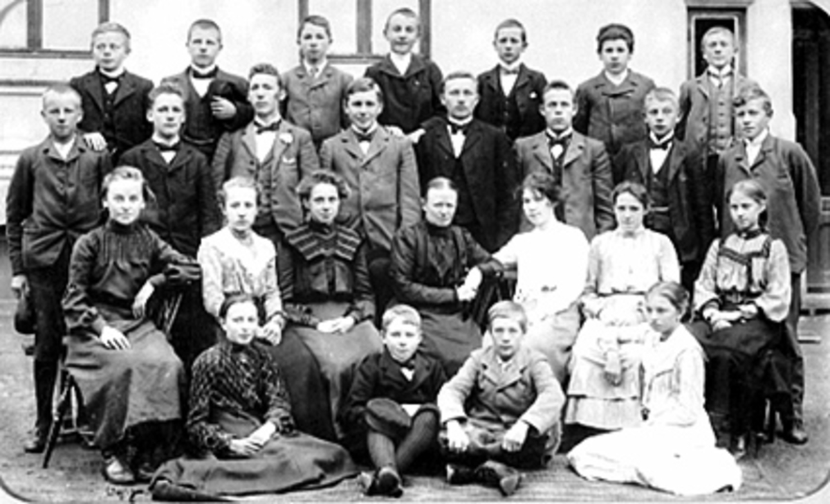 Hamar katedralskole, gruppe skoleklasse i 1903, Hamar offentlige høyere almenskole
