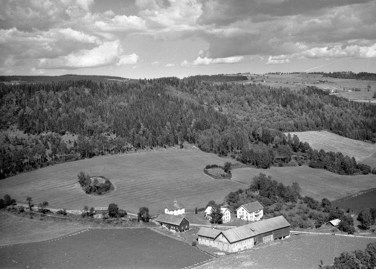 Flyfoto av Simenstad gard, Rudshøgda, Ringsaker.