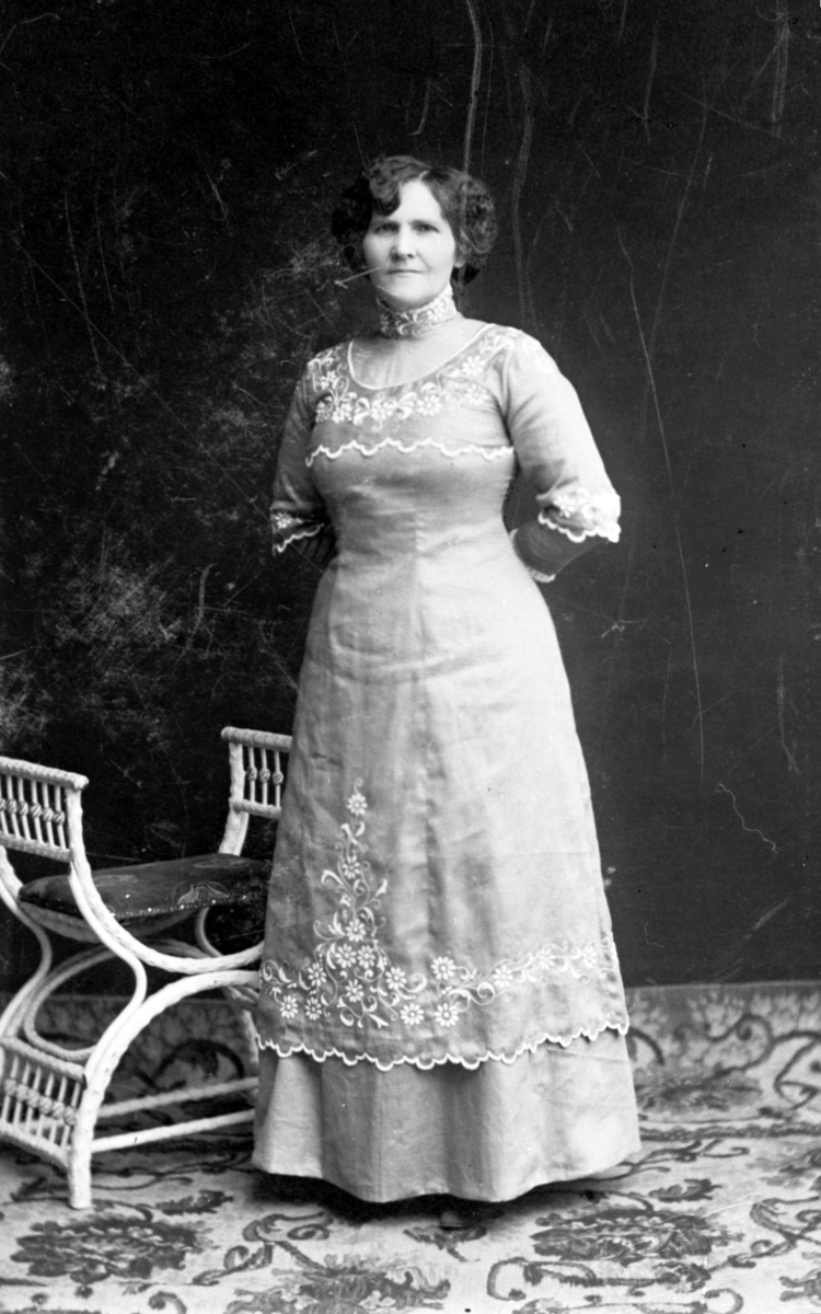 Ingeborg Eriksdatter Hagen f.1860, Røraashagen, Helgøya.