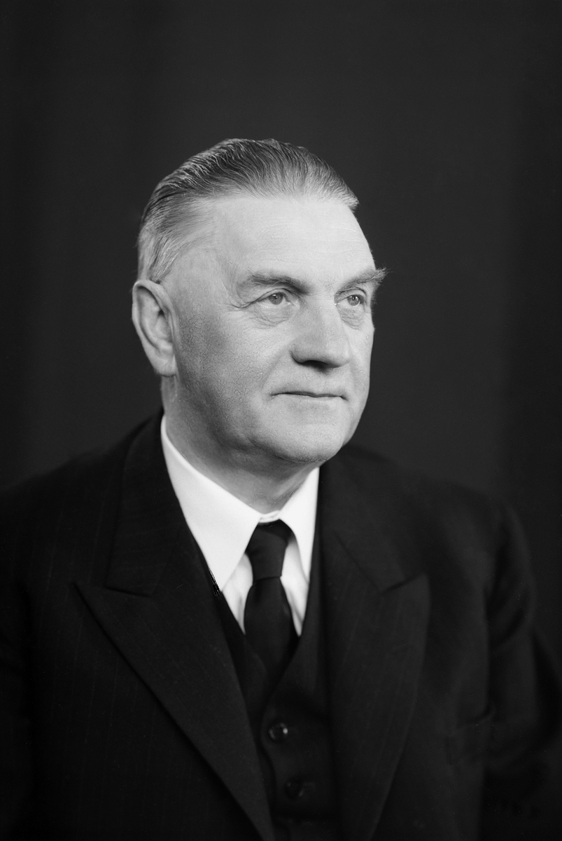 SIGURD PEDERSEN (1893-1978), HAMARS BORGERMESTER OG RÅDMANN, FRA 1935 TIL 1963. 