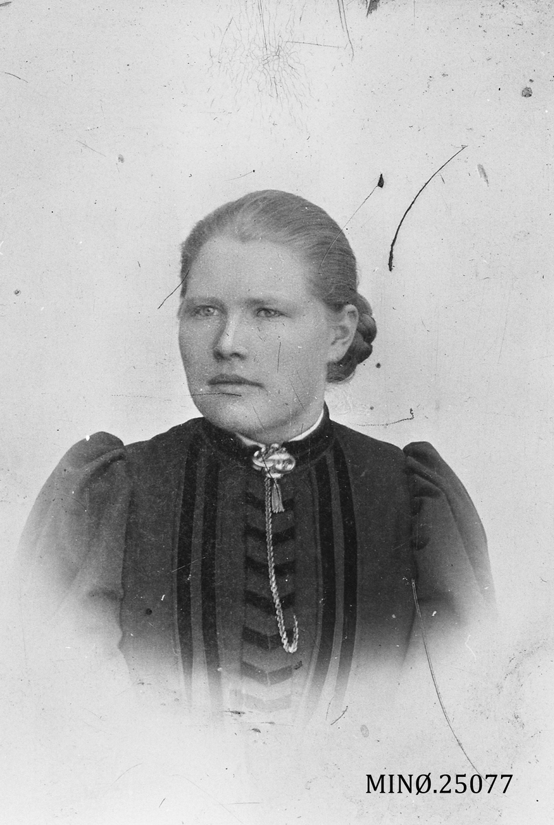 Portrett av kvinne - Anne Ellingsdatter Kloppbekkmoen