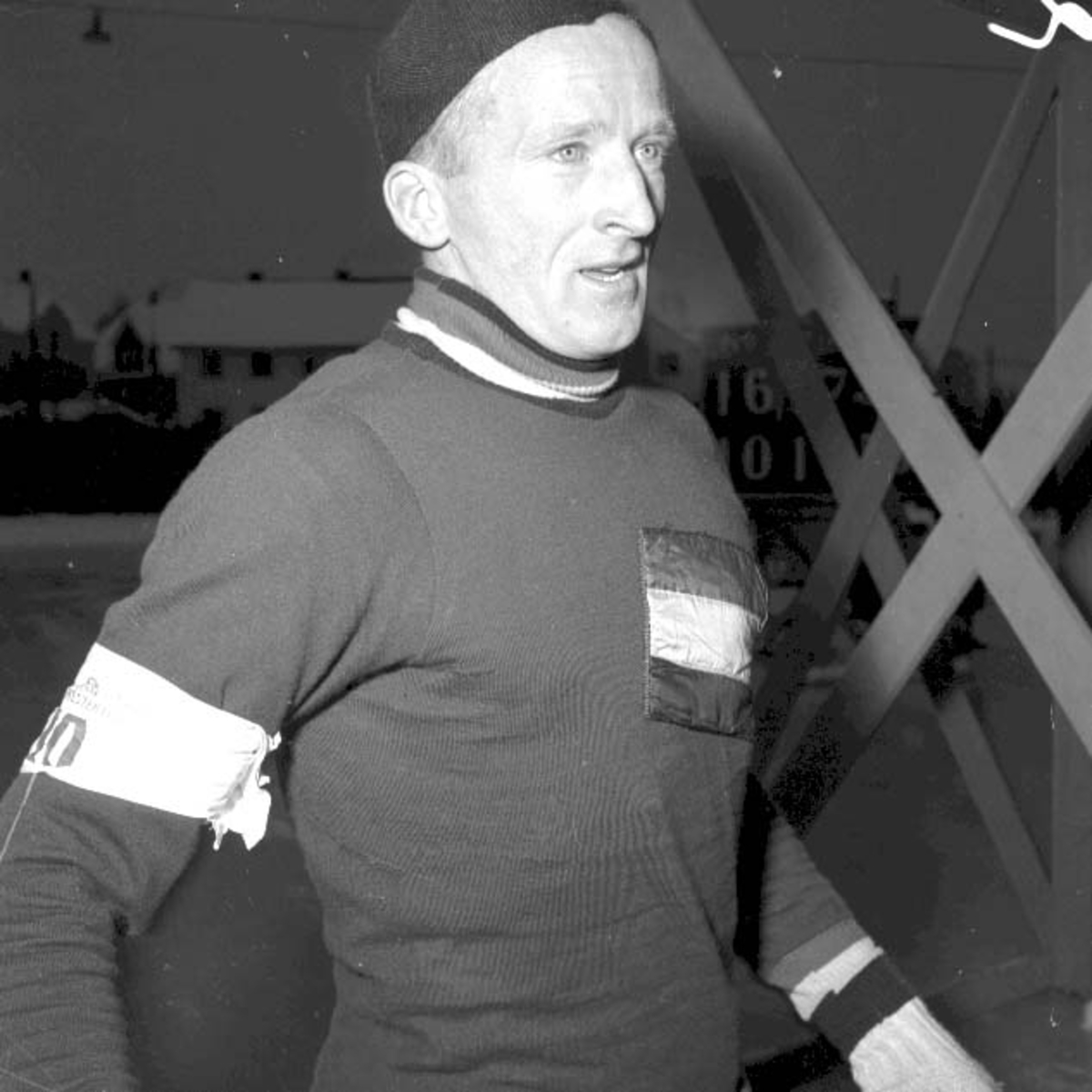 Hamar stadion, europamesterskapet på skøyter 1953, sølv til Wim van der Voort fra Nederland,