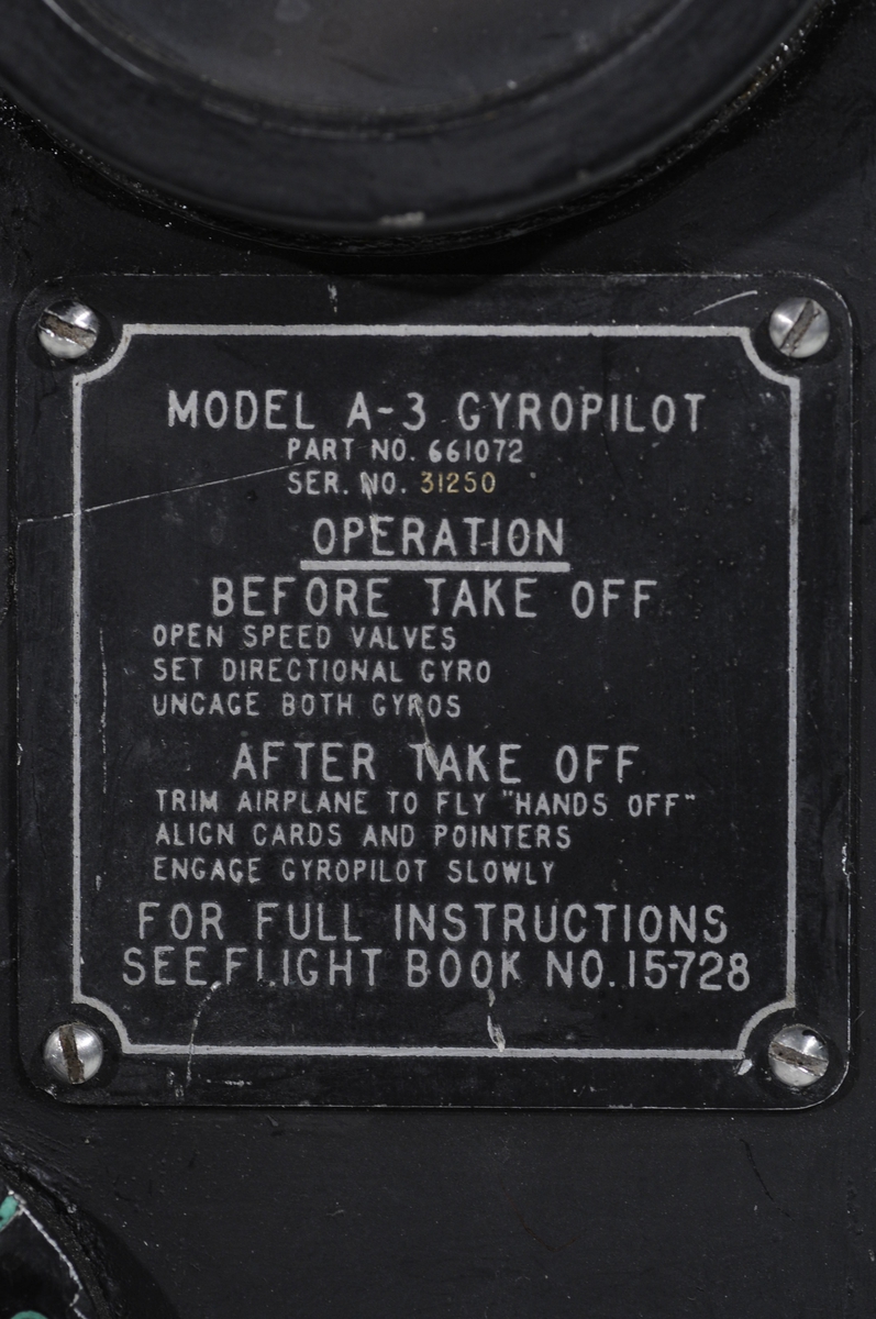 Horisintgyro A-3 Gyropilot. Diff. mätare graderad 0-8. kompensering 2 mätare horisontal.
