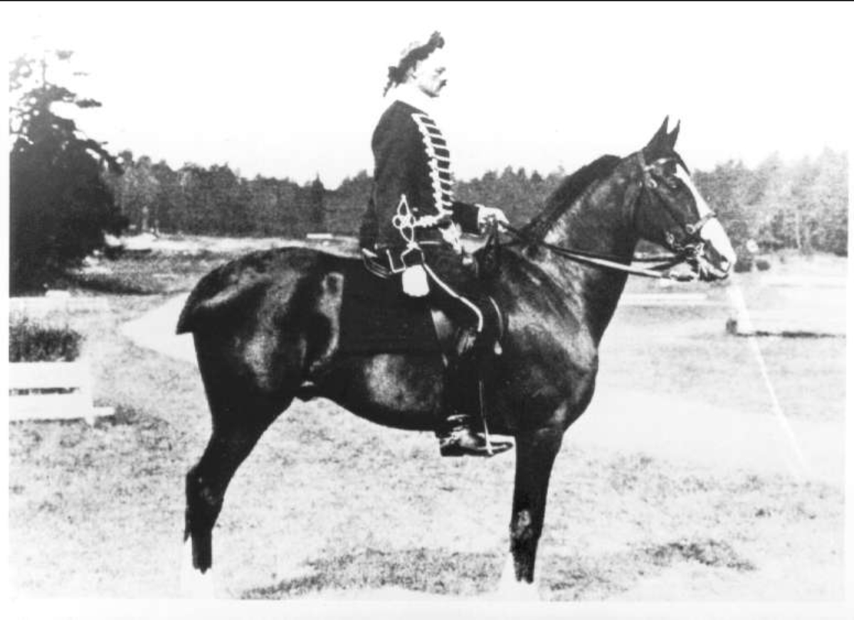 Carl Bonde på Emperor under Olympiaden i Stockholm 1912.