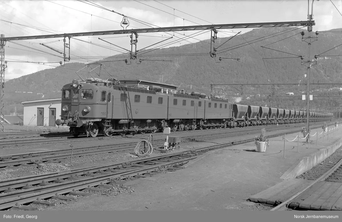 Dm3-lok med malmtog på Narvik stasjon - Norsk Jernbanemuseum ...