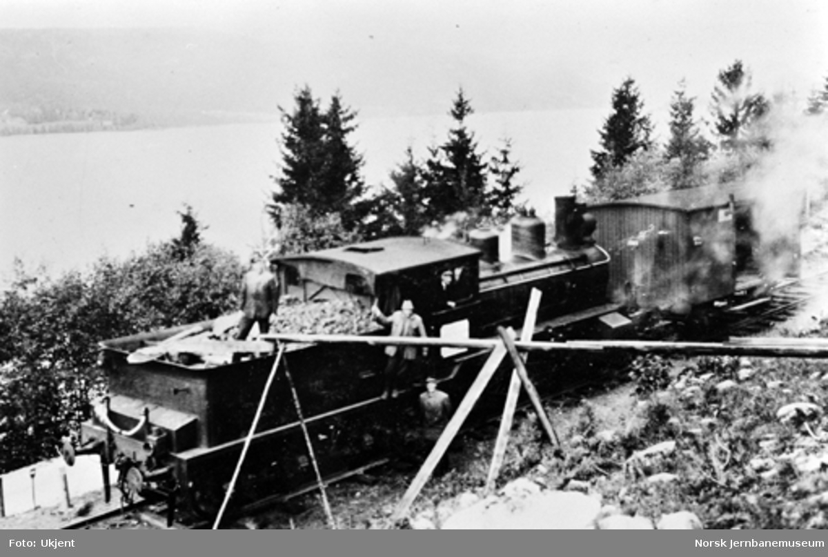 Damplokomotiv 21a nr. 178 ved provisorisk vannstasjon ved pæl 2200