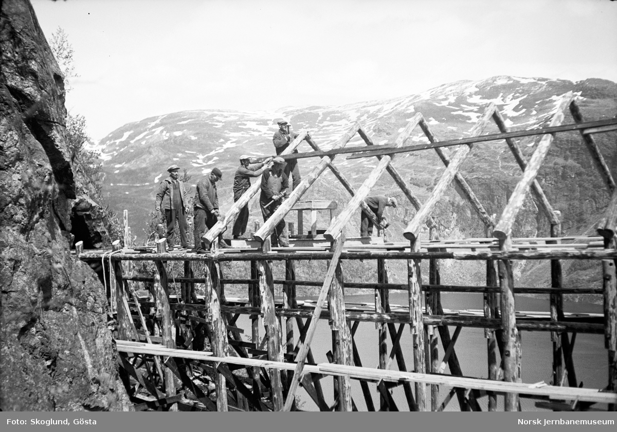 Bygging av snøoverbygg på Bergensbanen
