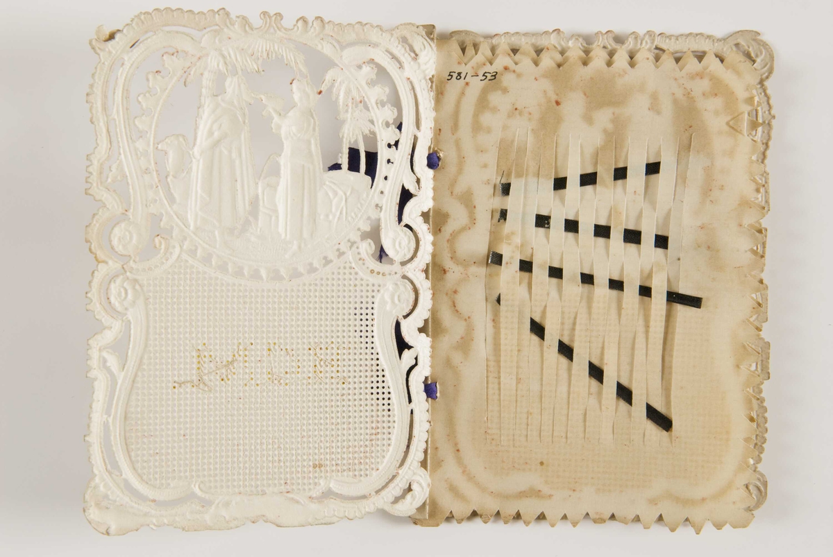 Hefte med 4 ark. Moriv i papiret to mennesker, brodert initialer og årstall med glassperler