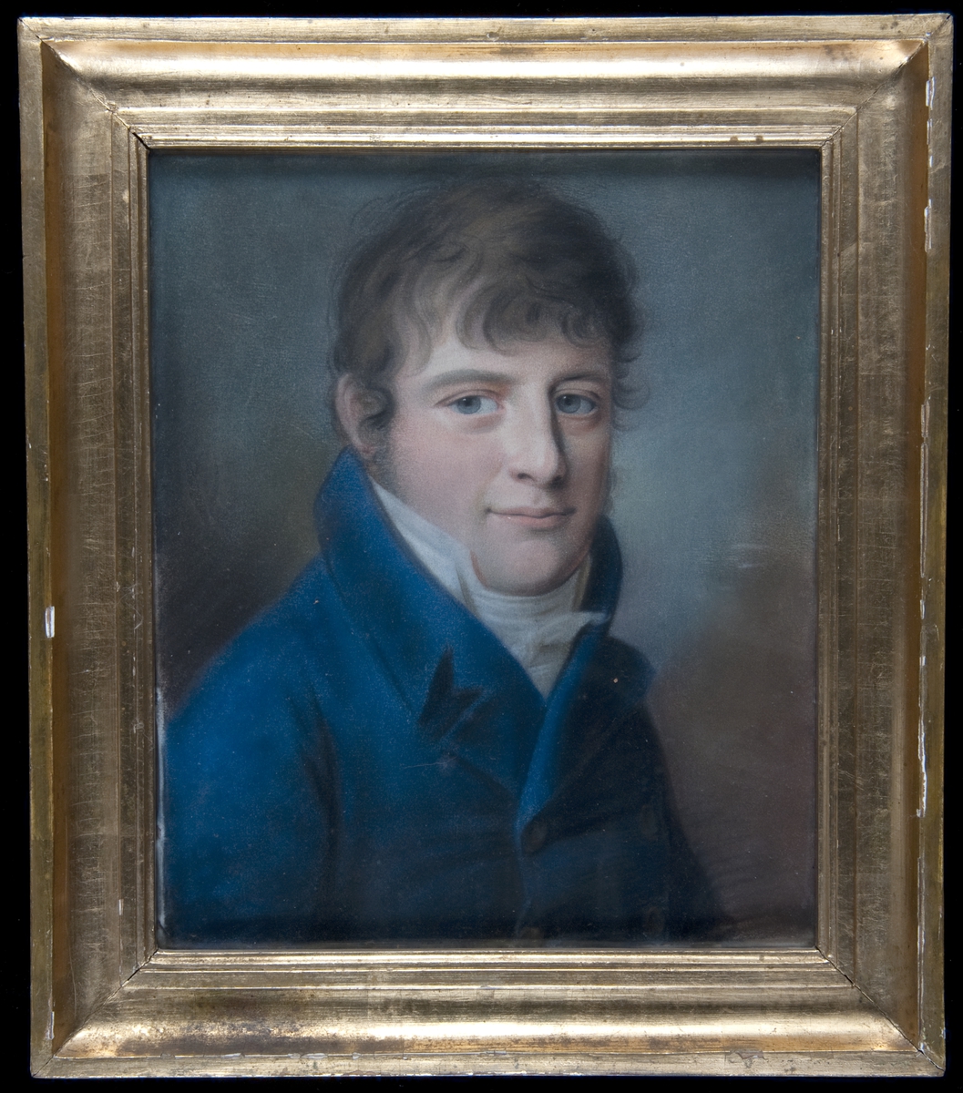 Portrett, brystbilde av grev Herman Wedel Jarlsberg, halv høyreprofil, brunt, lokket hår ned i pannen, brune bakkenbarter, kalvekryss og blå frakk.