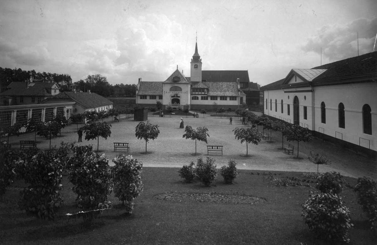 Museumsbygningene på Torget, Depoet, Kirken og Ridehuset. Norsk Folkemuseum, 1907.