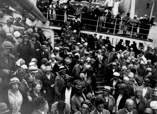 Utvandrere fra Norge til Amerika på dekk av skipet S.S. Hellig Olav i 1904.  Menneskemengde