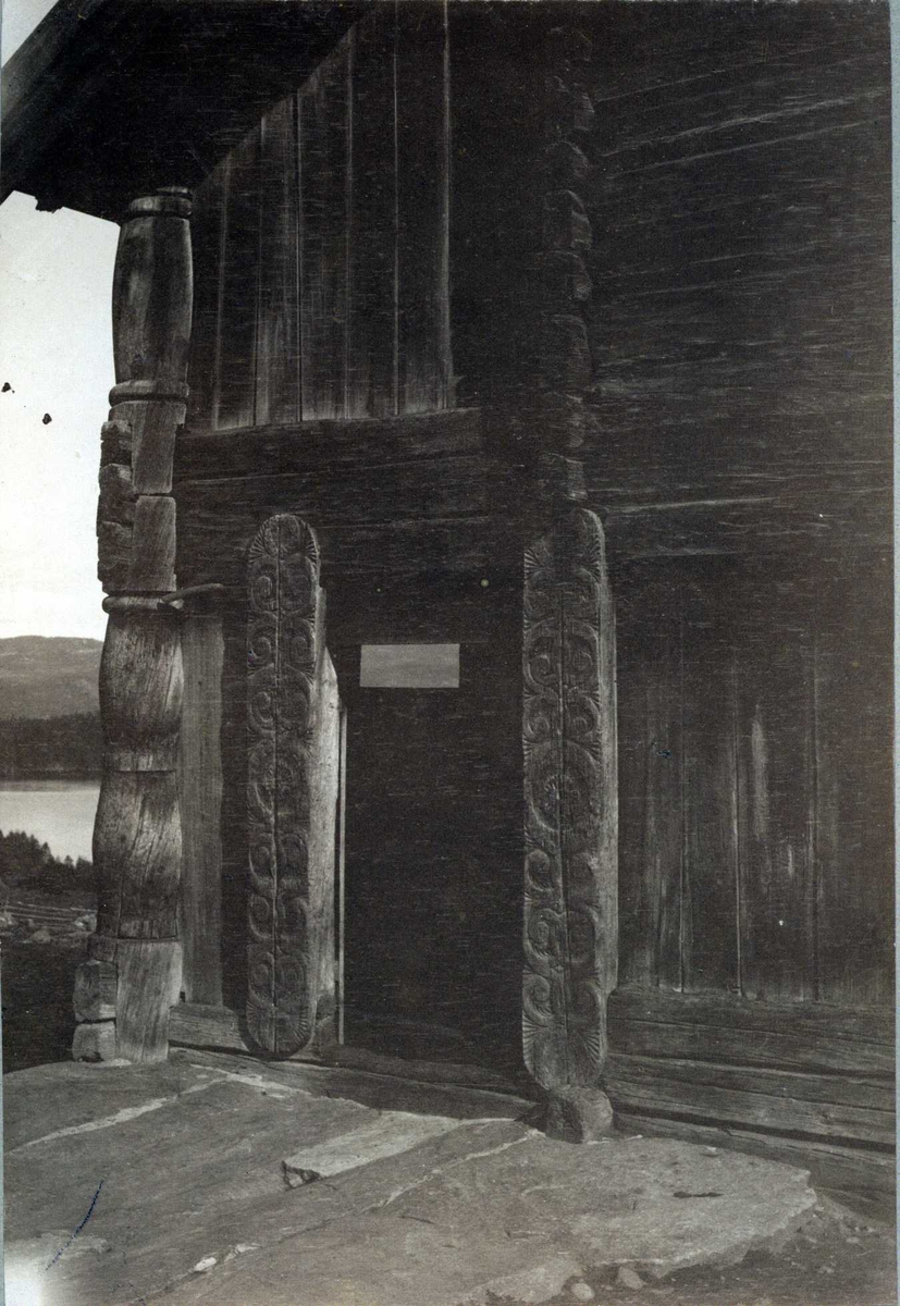 Inngangsparti på stuebygning, Vik, Gransherad, Notodden, Telemark. Fotografert 1908. 