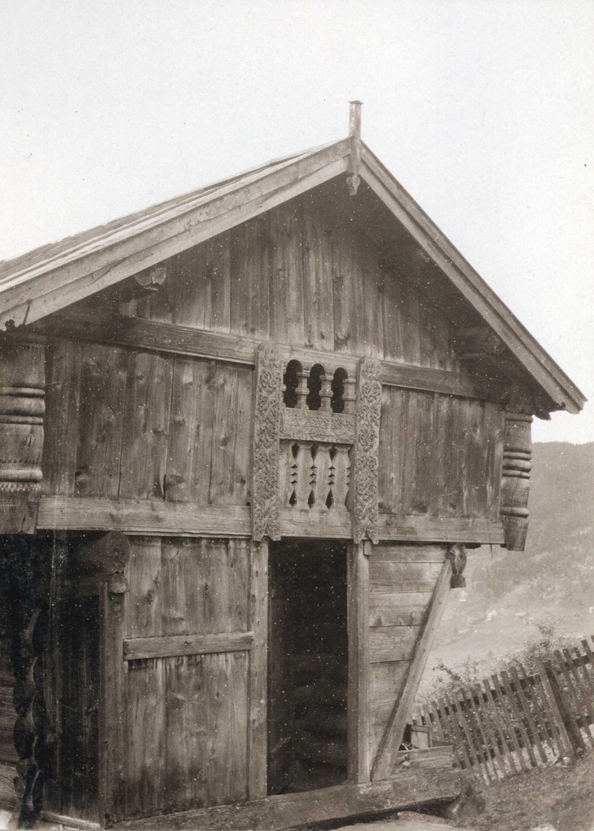 Stabbur, Bekkhus, Hjartdal, Telemark. Fotografert 1909.