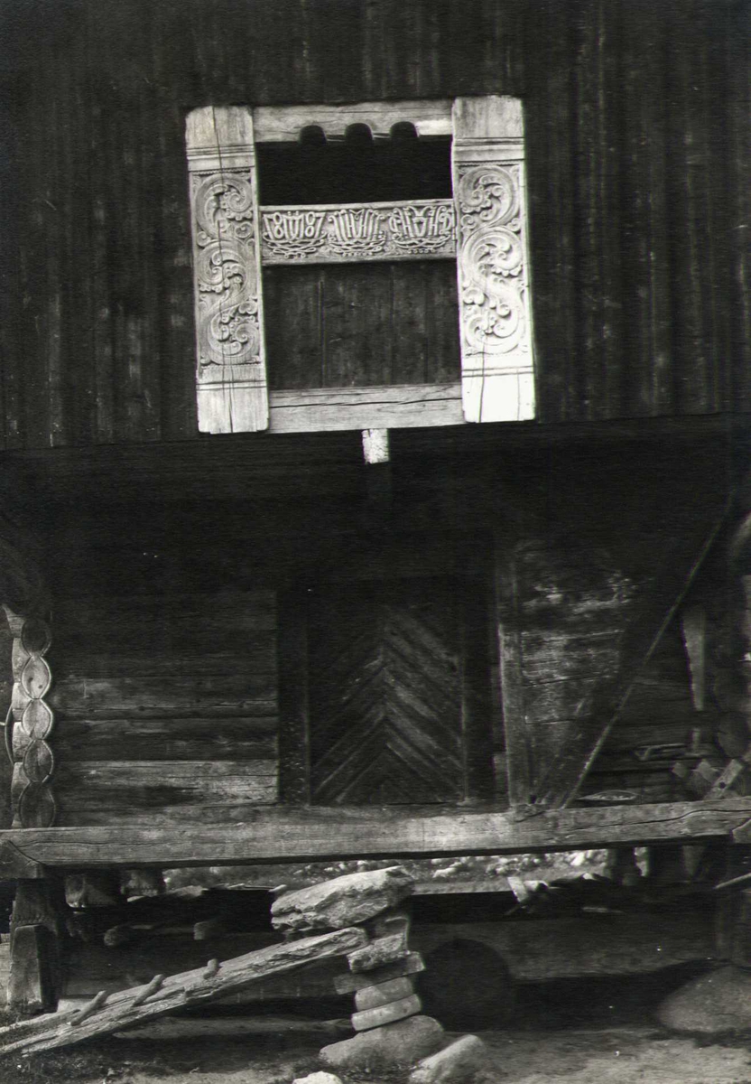 Detalj fra stabbur, Åse, Kviteseid, Telemark. Fotografert 1916.