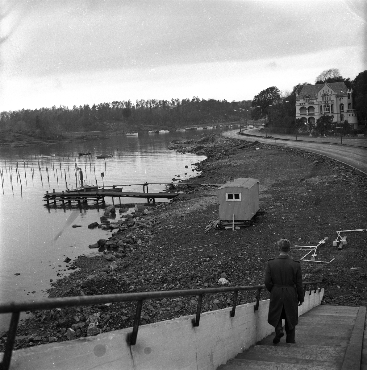 Frognerkilen, Oslo, 22.10.1959. Strandpromenaden. Strandsonen, vei og villa.