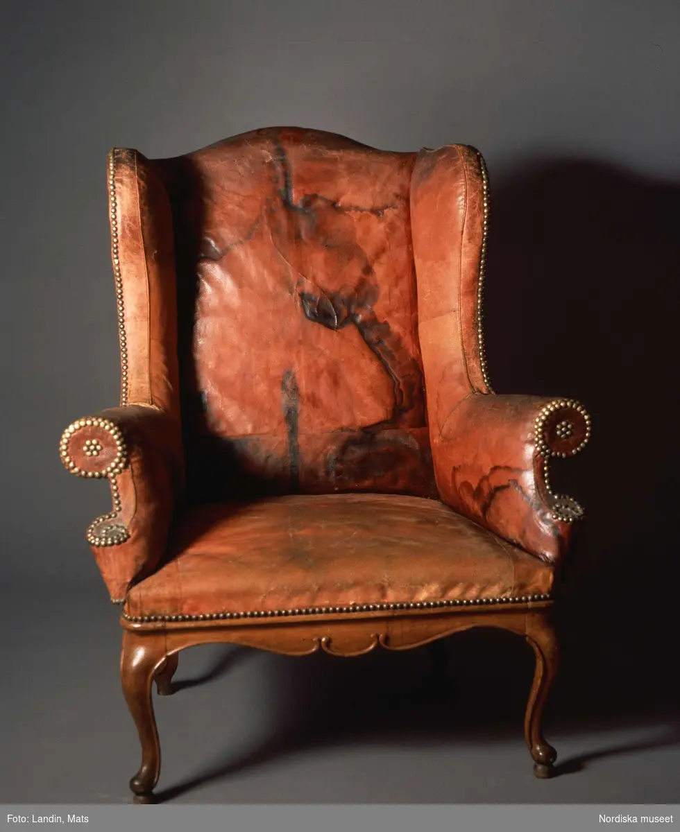 "Gustaf III:s stol" i vilken kungen enligt traditionen bars  ut från Operahuset till en väntande vagn efter attentatet 16 mars 1792.