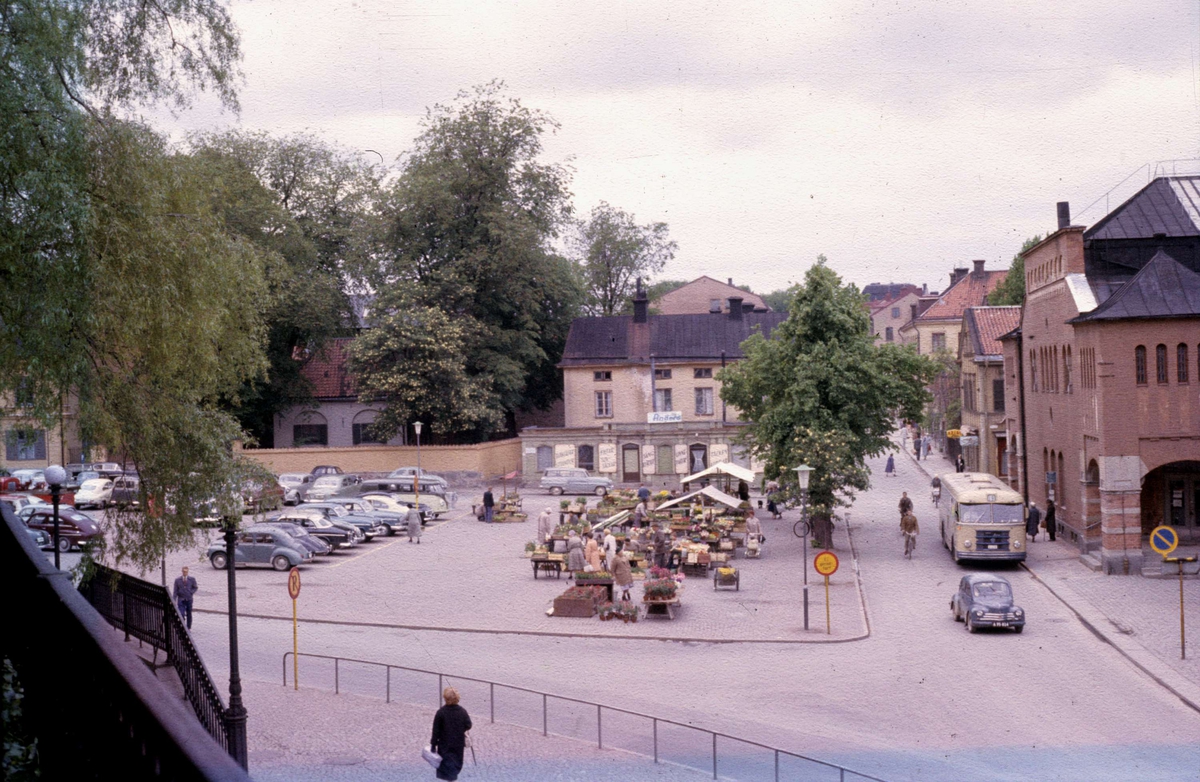 S:t Eriks torg och Saluhallen i Uppsala 1959