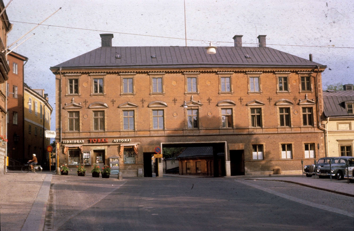 Gillbergska huset med Genomfarten, Fyristorg, Uppsala juni 1963
